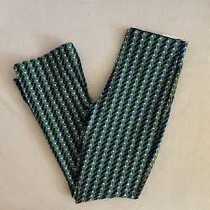Brand new. Zara Mini flare geometric stretch fit pants.